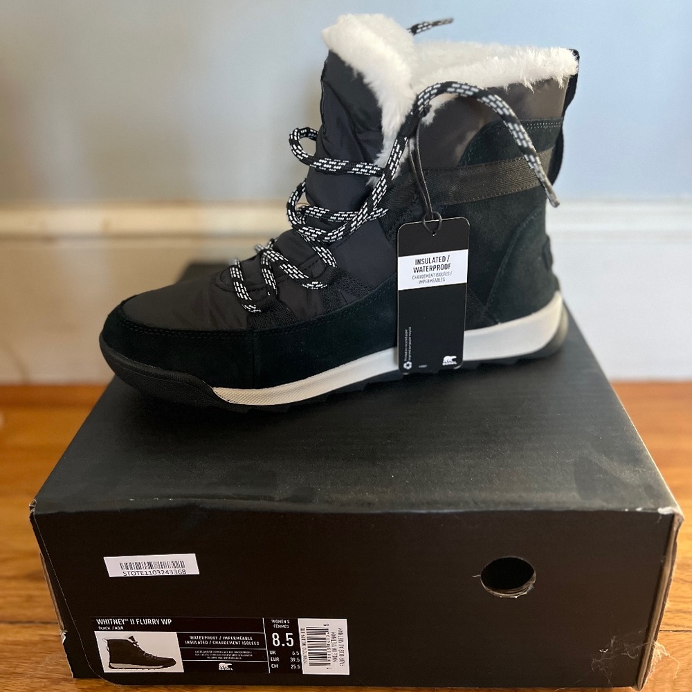 Sorel Women’s Whitney II Flurry Waterproof Boot size 8.5